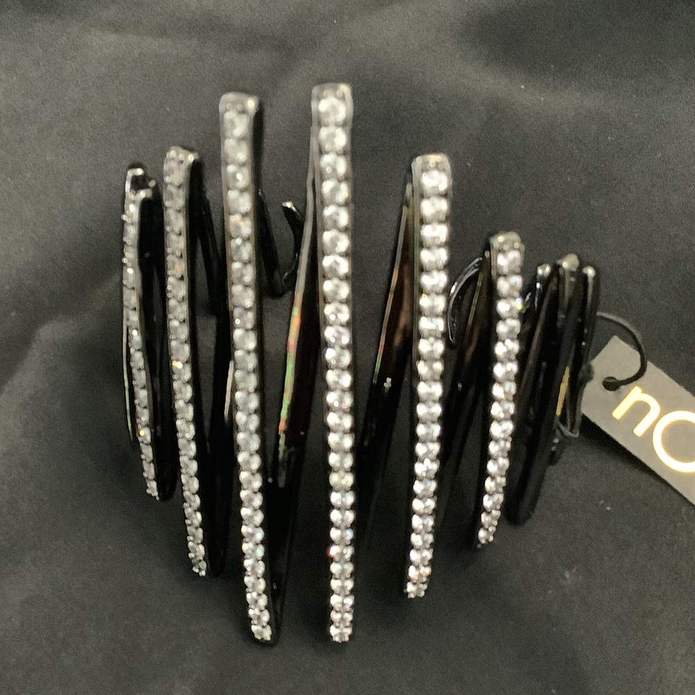 NWT NOIR CUFF BRACELET
GUNMETAL PLATING AND CLEAR CZ